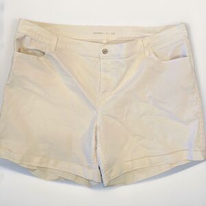 Old‎ Navy Women's Mid-Rise Wow White Jean Shorts 7" Cuffed Hems Size 22